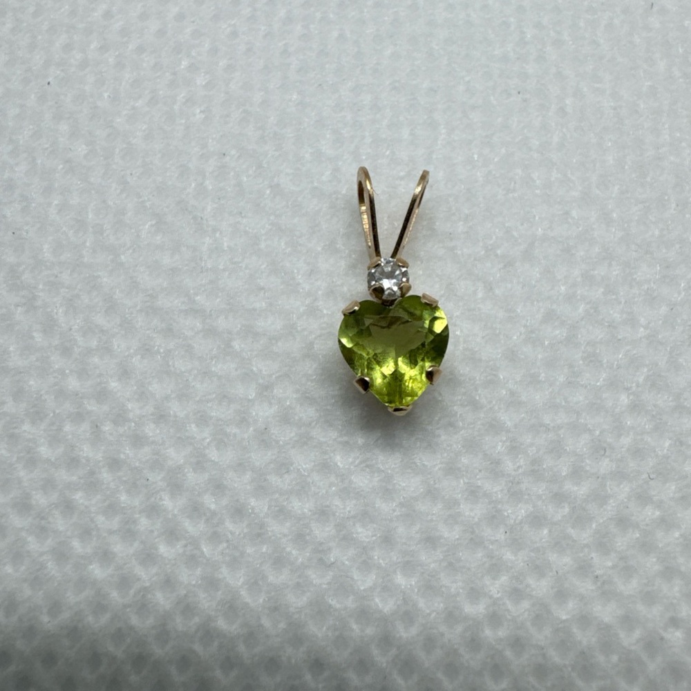 10K Yellow Gold Heart Shape Peridot And Cubic Zirconia Accent Pendant Estate - Picture 1 of 13